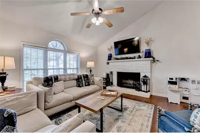 95 N Gwinnett Street, Buford, GA 30518 - Photo 8