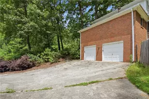 7195 Hunters Branch Dr, Atlanta, GA 30328 - Photo 22