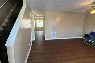 5869 Strathmoor Manor Cir, Lithonia, GA 30058 - Photo 2