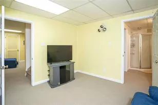 3838 Hunting Ridge Dr, Lilburn, GA 30047 - Photo 40