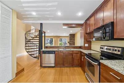 1023 Riverbend Club Drive SE, Atlanta, GA 30339 - Photo 8