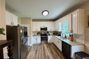 63 Centerport Dr, White, GA 30184 - Photo 2