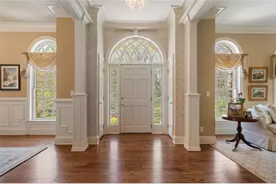220 Sheridan Point Lane NE, Sandy Springs, GA 30342 - Photo 4