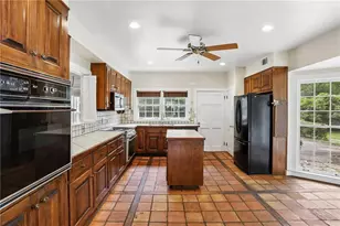 3648 Kingsboro Rd NE, Atlanta, GA 30319 - Photo 2
