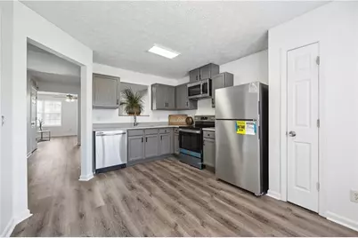 5547 Strathmoor Manor Circle, Lithonia, GA 30058 - Photo 4