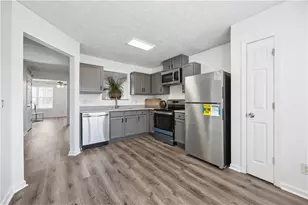 5547 Strathmoor Manor Cir, Lithonia, GA 30058 - Photo 4