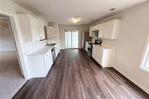 6126 Hickory Ln Dr, Union City, GA 30291 - Photo 2