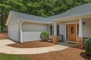 1374 Lance Cir, Winder, GA 30680 - Photo 4