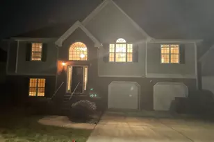 2718 Trellis Oaks Dr, Marietta, GA 30060 - Photo 2