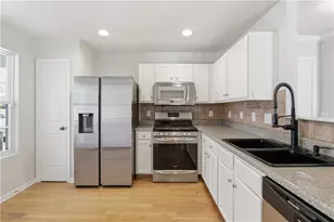 220 Hiawassee Dr, Woodstock, GA 30188 - Photo 2