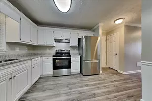 1275 Shamrock Hill Cir, Loganville, GA 30052 - Photo 4