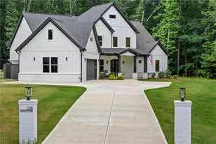126 Elmwood Rd, Hoschton, GA 30548 - Photo 2