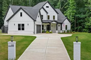 126 Elmwood Rd, Hoschton, GA 30548 - Photo 2