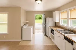 2173 Castlewood St, East Point, GA 30334 - Photo 8