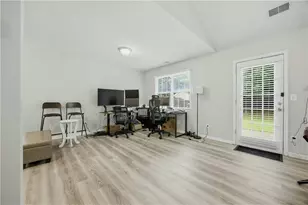 220 Ashland Manor Dr, Lawrenceville, GA 30045 - Photo 10