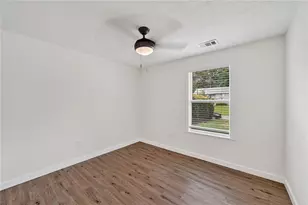 10375 Worthington Hills Manor, Roswell, GA 30076 - Photo 12
