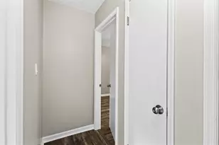 1055 Chapman Ln, Stone Mountain, GA 30088 - Photo 32
