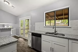 1055 Chapman Ln, Stone Mountain, GA 30088 - Photo 16