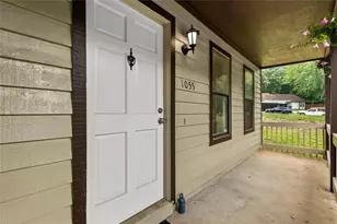 1055 Chapman Ln, Stone Mountain, GA 30088 - Photo 4