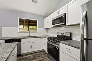 1055 Chapman Ln, Stone Mountain, GA 30088 - Photo 18