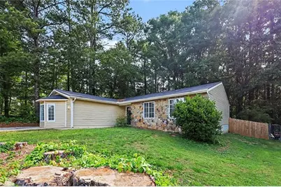 2196 Scarbrough Drive, Stone Mountain, GA 30088 - Photo 2