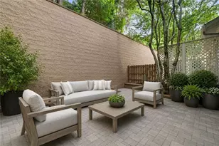 1069 Woodbridge Hollow NE, Atlanta, GA 30306 - Photo 2