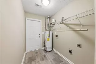 685 Hunters Creek Ln, Lawrenceville, GA 30043 - Photo 28