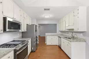 685 Hunters Creek Ln, Lawrenceville, GA 30043 - Photo 14