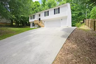 4015 Chapman Dr, Gainesville, GA 30506 - Photo 2
