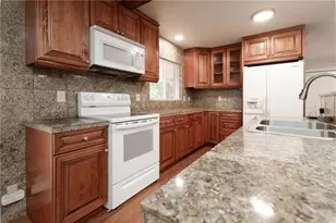 958 Gunter Cir, Lawrenceville, GA 30043 - Photo 16