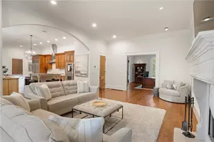 738 Wildwood Rd, Atlanta, GA 30324 - Photo 4