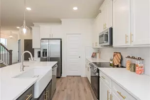 5657 Overview Dr, Flowery Branch, GA 30542 - Photo 8