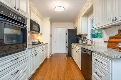 335 Thornwood Drive, Atlanta, GA 30328 - Photo 26