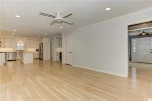 7350 Hunters Branch Dr, Atlanta, GA 30328 - Photo 28