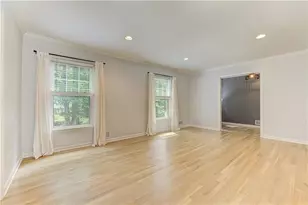 7350 Hunters Branch Dr, Atlanta, GA 30328 - Photo 16