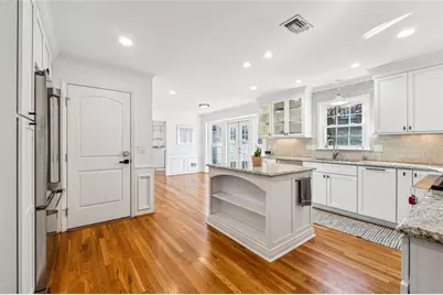 1511 Summerset Drive, Dunwoody, GA 30338 - Photo 10