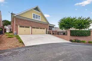 2753 Bungalow Pl, Buford, GA 30519 - Photo 4