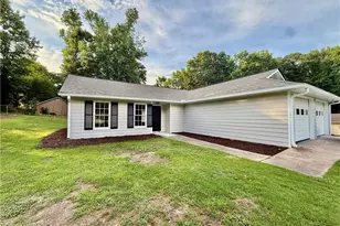 2060 Darrel Ln, Lawrenceville, GA 30046 - Photo 2
