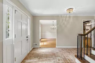 4943 Vernon Oaks Dr, Dunwoody, GA 30338 - Photo 2