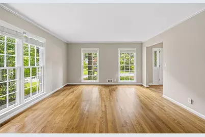 4943 Vernon Oaks Drive, Dunwoody, GA 30338 - Photo 4