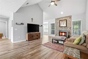 727 8 Point Ct, Suwanee, GA 30024 - Photo 6