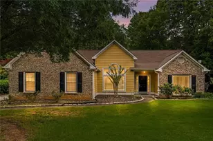 727 8 Point Ct, Suwanee, GA 30024 - Photo 2