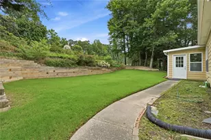727 8 Point Ct, Suwanee, GA 30024 - Photo 40