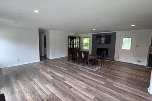 5201 Vivid Dr, Stone Mountain, GA 30087 - Photo 4