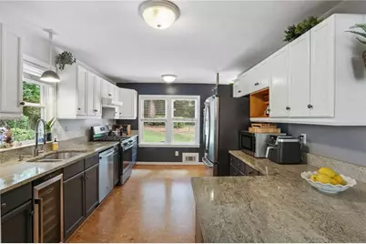 1437 N Amanda Circle NE, Atlanta, GA 30329 - Photo 10