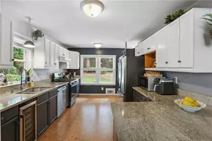 1437 N Amanda Cir NE, Atlanta, GA 30329 - Photo 10