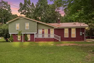 295 Henson Cir, Carrollton, GA 30117 - Photo 2
