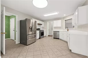 370 Manor Glen Dr, Suwanee, GA 30024 - Photo 16