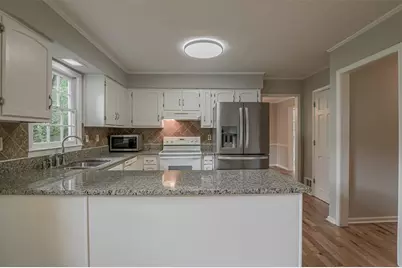 2451 Meadowglen Trail, Snellville, GA 30078 - Photo 14