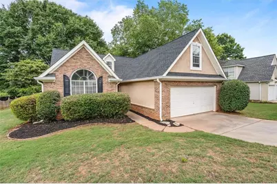 137 Pecan Crescent, Newnan, GA 30265 - Photo 2